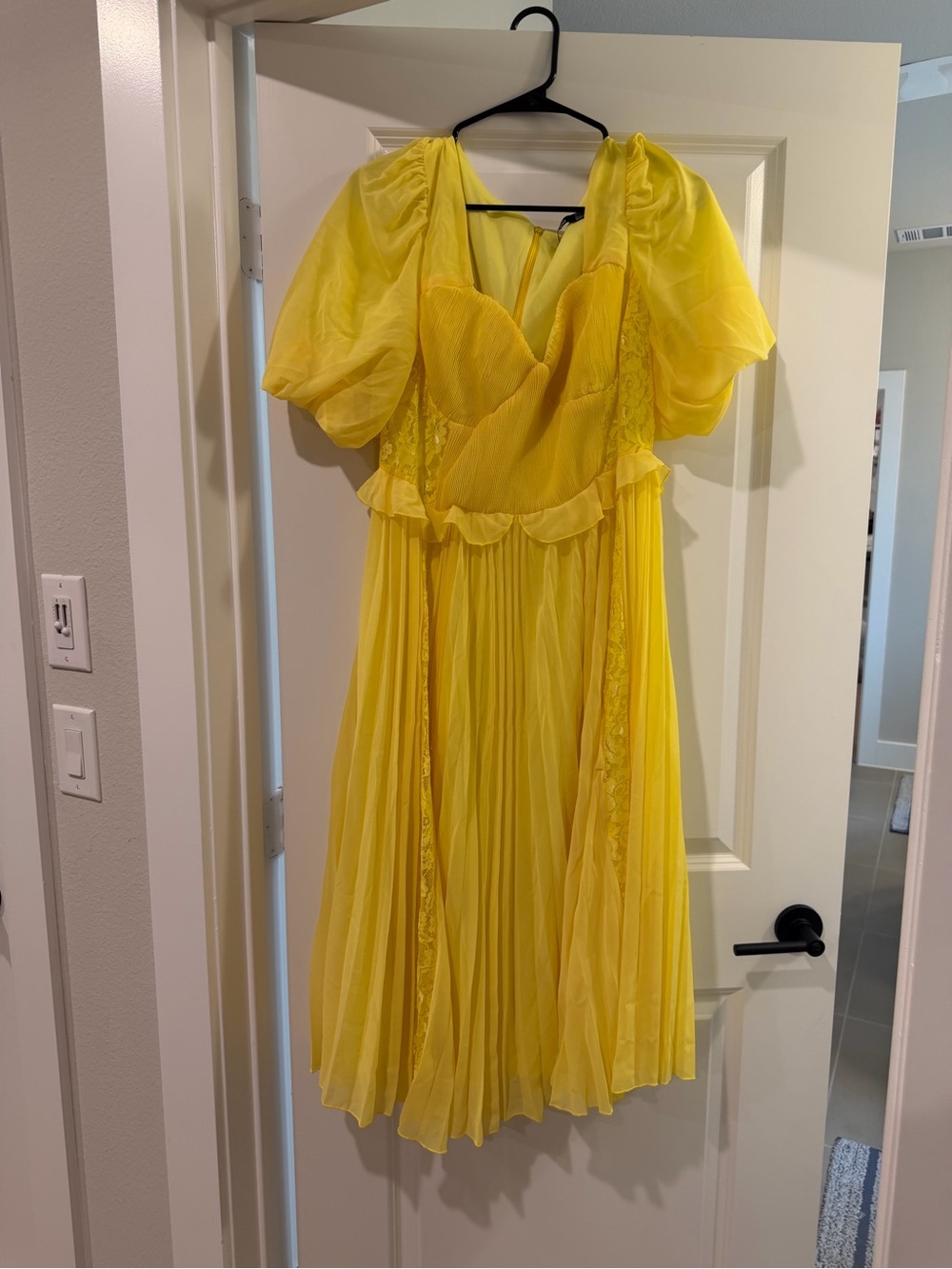 Boohoo Yellow Puff-Sleeve Pleated Midi Dress